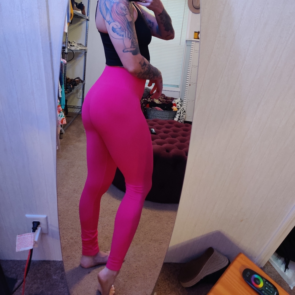 Lele fashion boutique dunes leggings Barbie pink